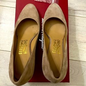 Used Salvatore Ferragamo Heels size 5.5